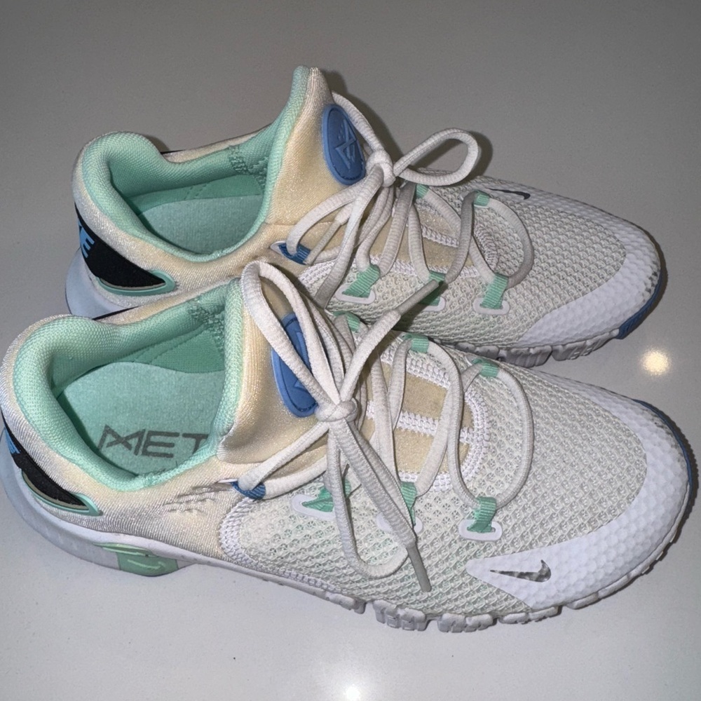 Nike metcon White and Light Green Sneakers used